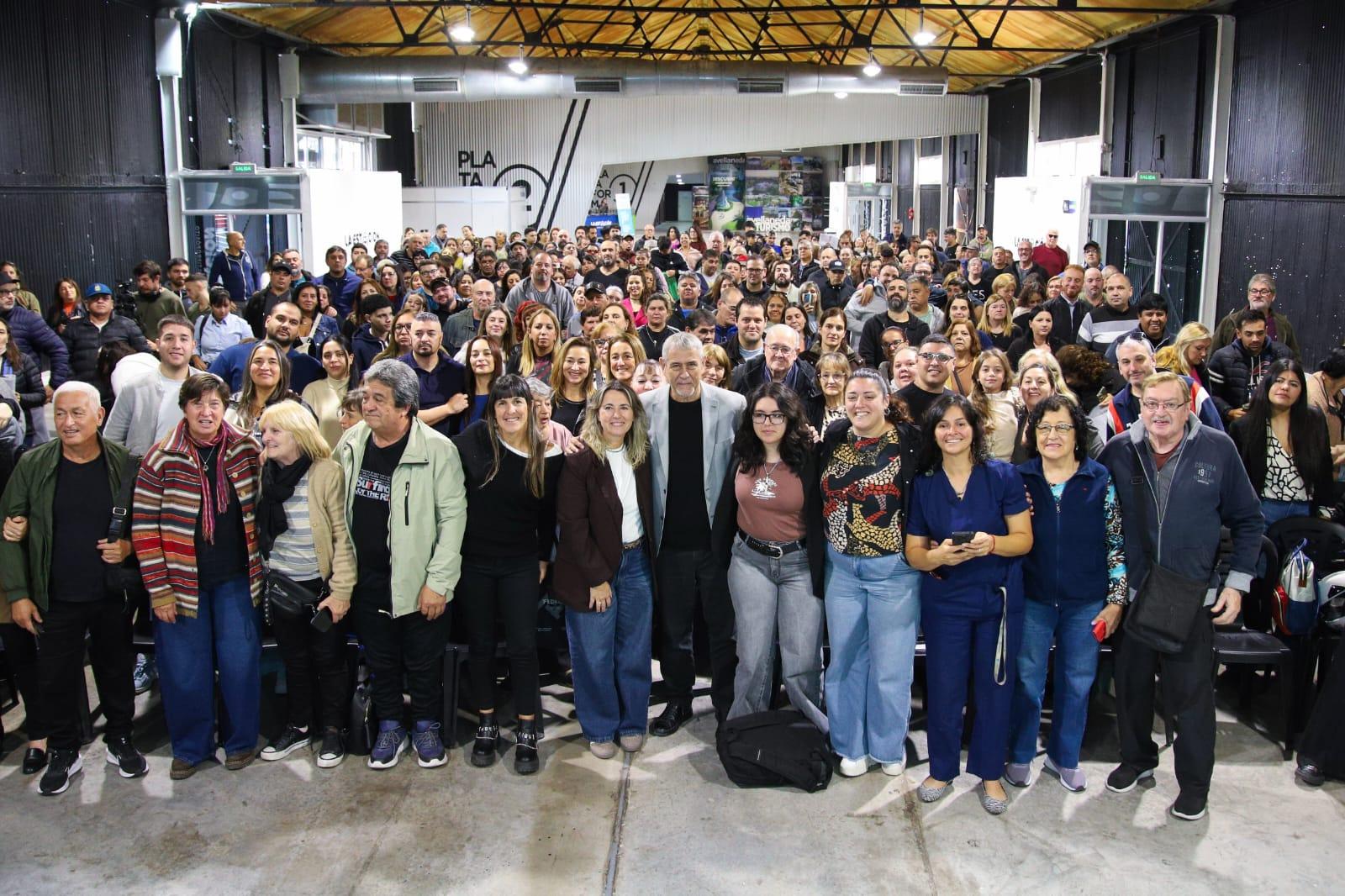 Avellaneda: más de 280 familias firmaron las escrituras de sus viviendas