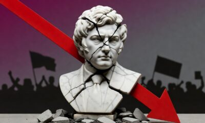 Una ilustración conceptual que muestra un busto de mármol de Javier Milei con grietas profundas que lo recorren. El fondo es un degradado de violeta a gris oscuro, con siluetas de personas en manifestación de fondo muy desenfocadas. En primer plano, una flecha de gráfico financiero que cae verticalmente rompiendo el suelo. Estética de colapso político y tensión. Sin texto.