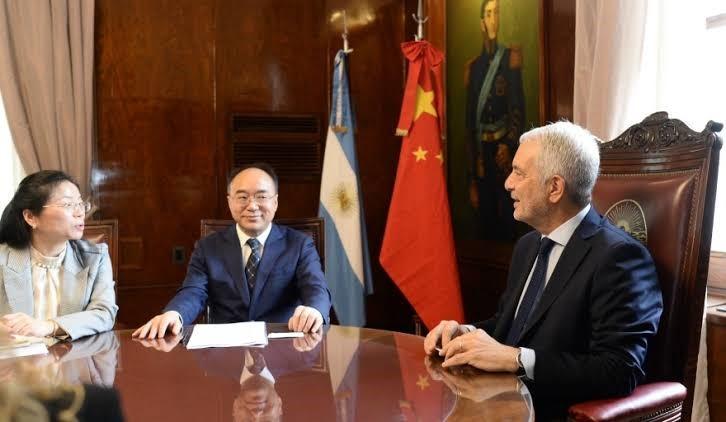Julio Alak y el embajador chino Wang Wei: una agenda productiva para La Plata