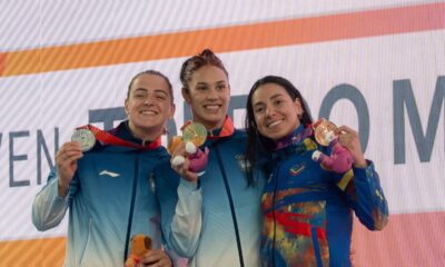 Delegación argentina con medallas en el podio de los Juegos Suramericanos