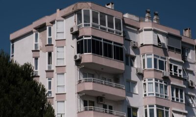 Fachada de un edificio de departamentos, en referencia al proyecto sobre comisión inmobiliaria en los alquileres