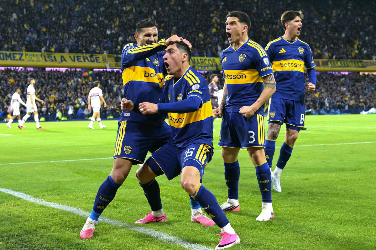 Jugadores de Boca festejan el gol ante São Paulo por la Copa Sudamericana