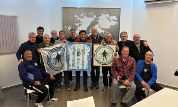 Excombatientes platenses parten hacia las Islas Malvinas en el viaje organizado con el CECIM