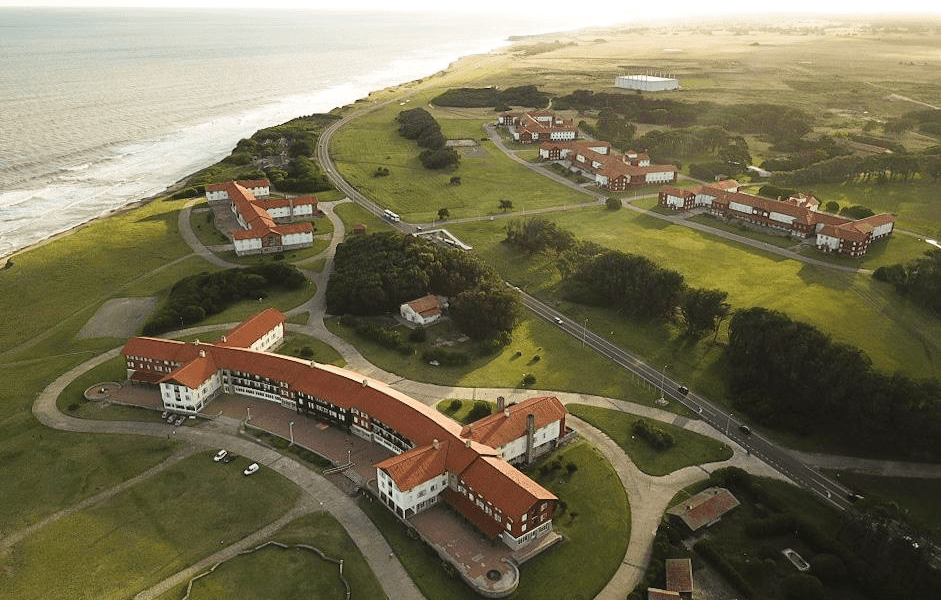 Vista aérea del complejo de Chapadmalal, que la Provincia busca recuperar para el turismo social