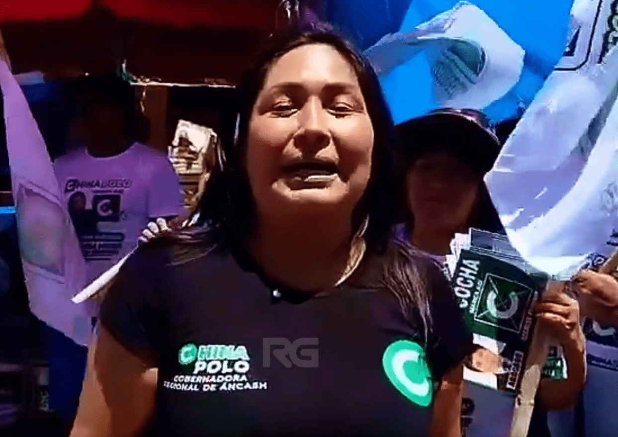 Susy Aponte, la China Polo, candidata al Gobierno Regional de Áncash, durante un acto de campaña