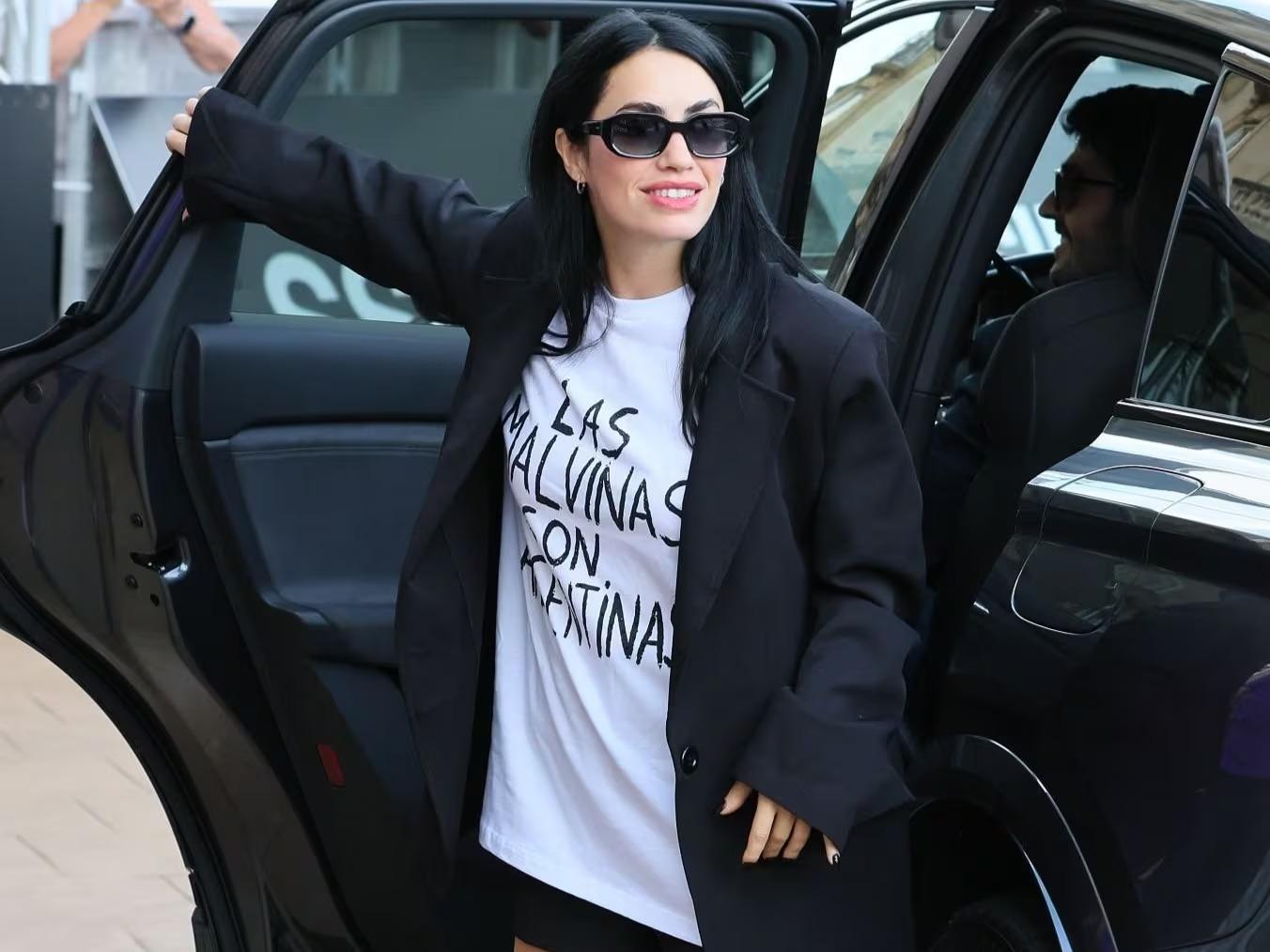 Lali Esposito con la remera de Malvinas en San Sebastian, sobre sus declaraciones contra Milei