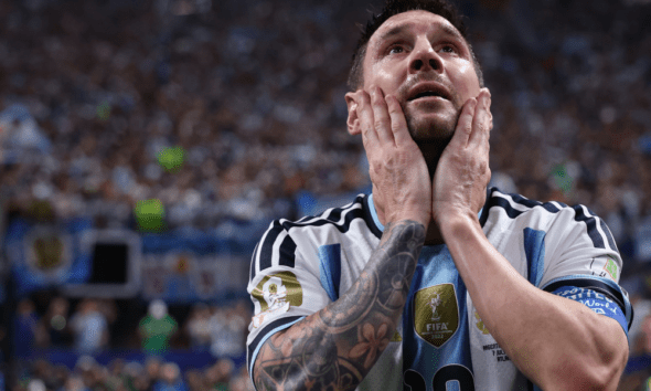 Lionel Messi emocionado en la despedida de Messi de la Selección