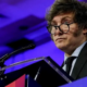 Javier Milei durante un discurso, en el marco de la suspensión de su viaje a Londres