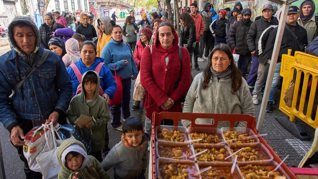 pobreza y caída del PBI en Argentina