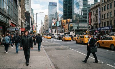 Imagen ilustrativa generada con inteligencia artificial: Milei y Kicillof caminando por Nueva York (no es una foto real)