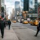 Imagen ilustrativa generada con inteligencia artificial: Milei y Kicillof caminando por Nueva York (no es una foto real)