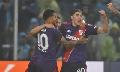 Jugadores de River Plate festejando un gol