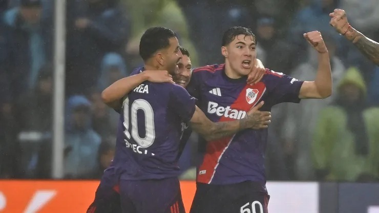 Jugadores de River Plate festejando un gol