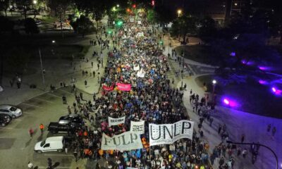 Marcha nocturna de la UNLP, sobre el paro docente en la UNLP