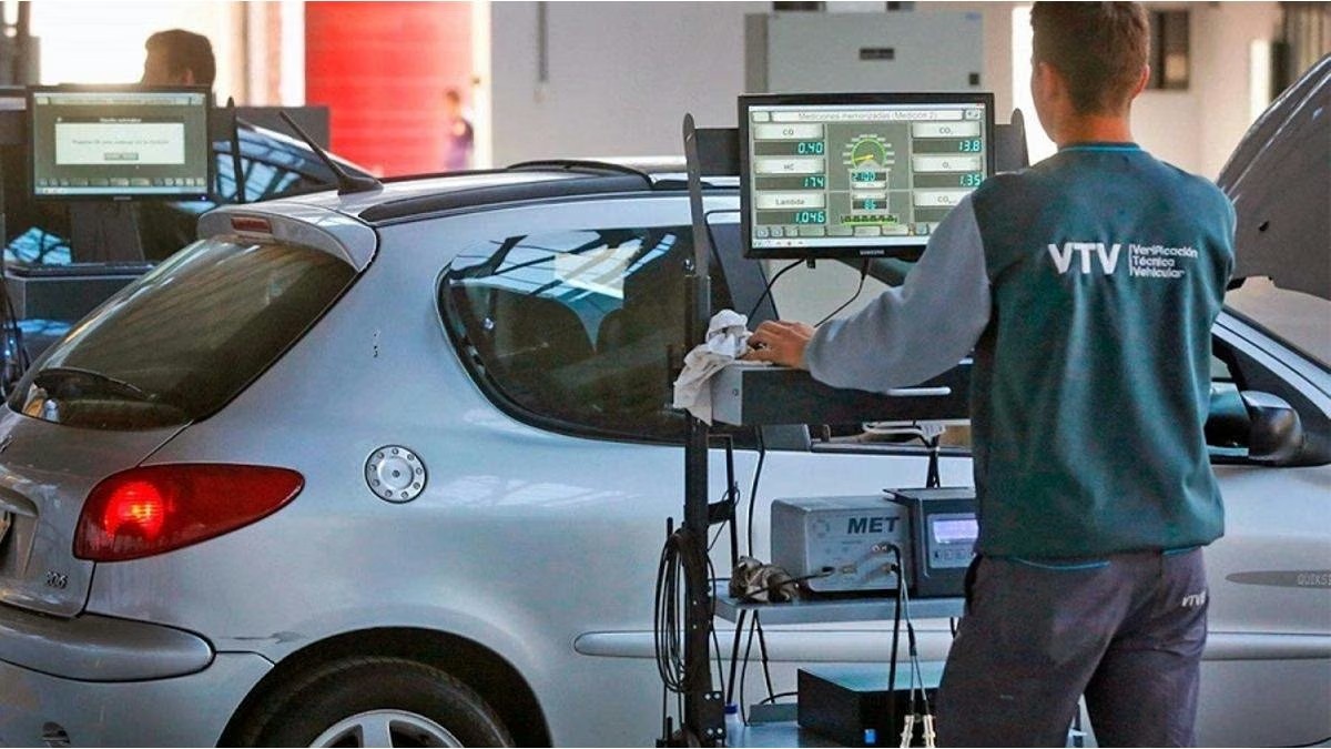 Verificación Técnica Vehicular (VTV) en un taller bonaerense