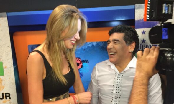 Alina Moine y Diego Maradona en el estudio de De Zurda durante el Mundial 2014