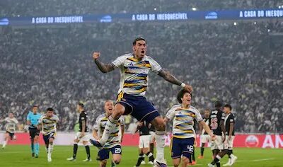 Jugadores de Boca festejan la clasificación a la final de la Sudamericana
