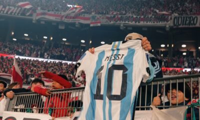 Hinchas en el Monumental en la despedida de Messi de la Selección
