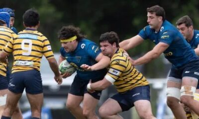 La Plata Rugby Club con la pelota en un ataque ante Regatas Bella Vista por el Top 14 de la URBA