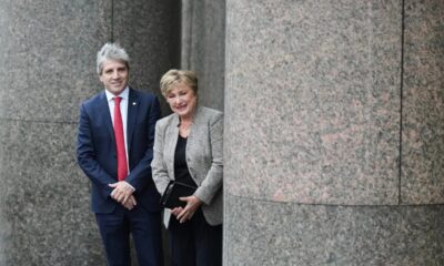 Luis Caputo y Kristalina Georgieva, revisión del acuerdo con el FMI