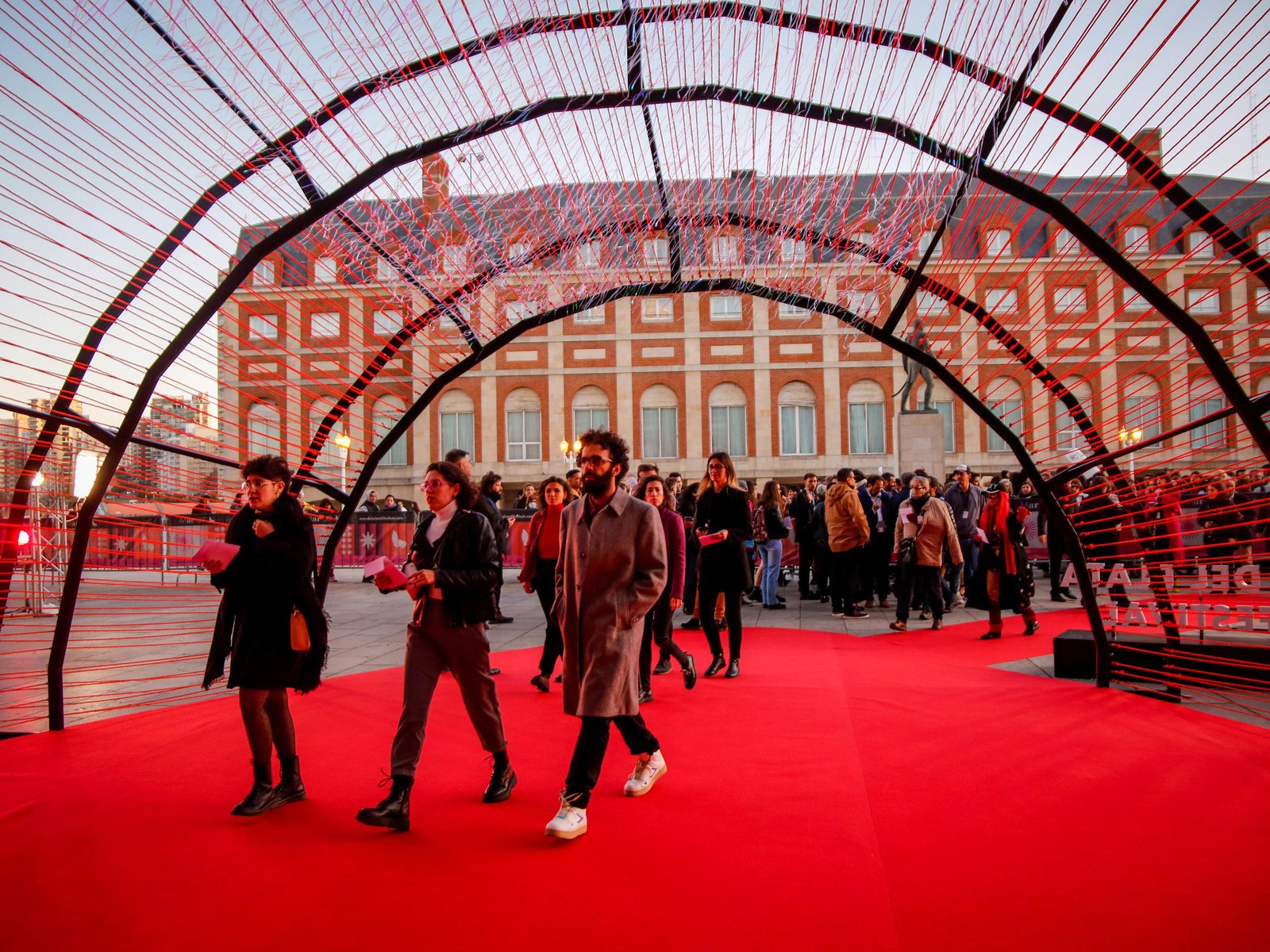 Publico en la alfombra roja del Festival de Cine de Mar del Plata