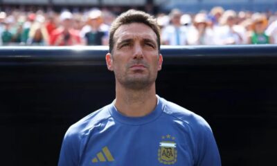 La lista de Scaloni sin Messi: el entrenador de la Selección en un entrenamiento