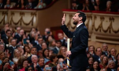 Premio Princesa de Asturias: Lionel Messi saluda en la ceremonia de Oviedo