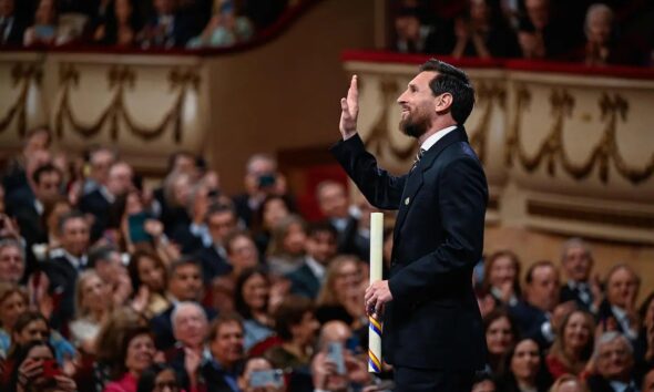 Premio Princesa de Asturias: Lionel Messi saluda en la ceremonia de Oviedo
