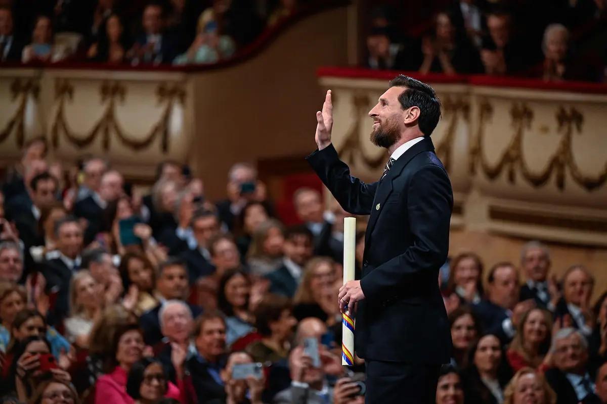 Premio Princesa de Asturias: Lionel Messi saluda en la ceremonia de Oviedo