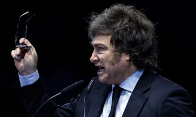 Milei junto a funcionarios en una reunión por los gobernadores aliados por el Presupuesto 2027