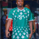 Un jugador de la selección de Burkina Faso con la camiseta de su equipo