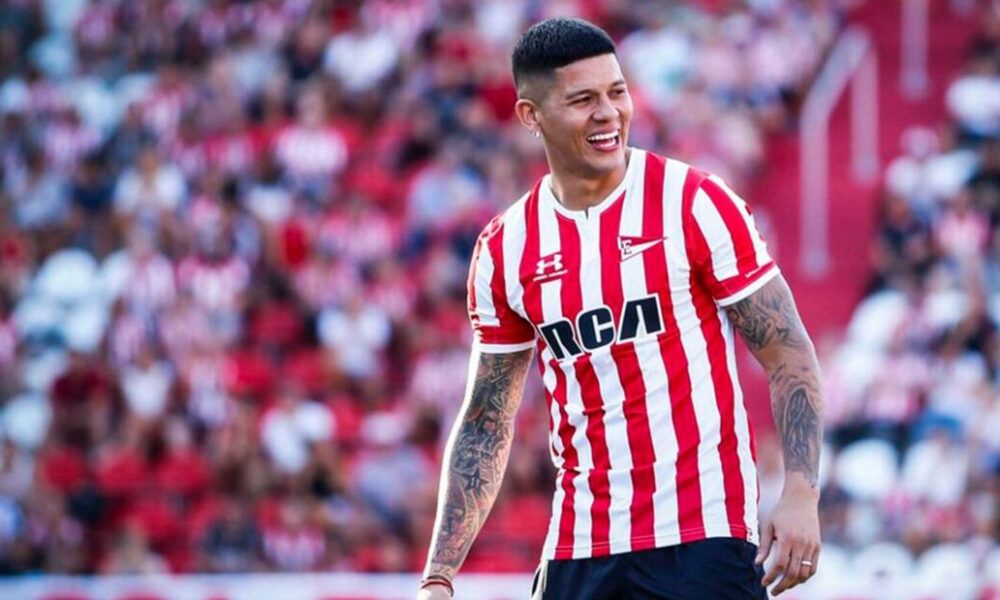Marcos Rojo, sonriente, con la camiseta de Estudiantes de La Plata