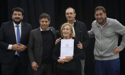 Axel Kicillof durante su recorrida por Carlos Casares