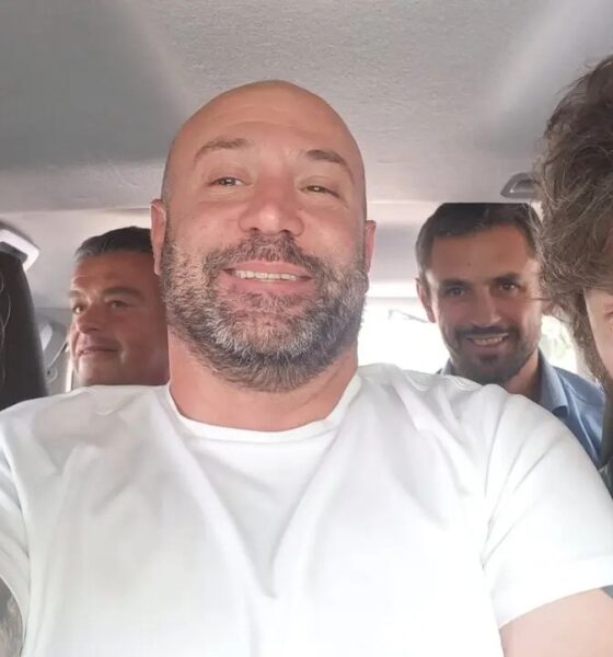 Diego Spagnuolo y Javier Milei en una foto junto a otras personas, en el marco del caso de sobreprecios en la ANDIS